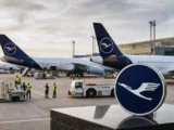 Lufthansa Flugzeug im Start mit Aktienchart