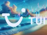 TUI Flugzeug und Kreuzfahrtschiff vor Börsenchart mit steigender Aktienkursentwicklung im Jahr 2026