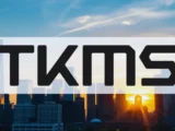 TKMS-Aktie mit Verteidigungs- und Raumfahrtgrafik vor modernem Marineschiff und Raketentechnologie