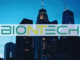 BioNTech Aktie Kursentwicklung 2026 mit Logo des Mainzer Biotech-Unternehmens