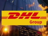 DHL Frachtflugzeug auf einem Flughafen während die DHL Aktie 2026 durch starke Analystenbewertungen steigt