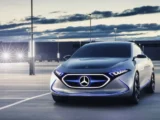 Mercedes-Benz Aktie Chart mit Drive Assist Pro Symbol und Auto im Hintergrund, Mai 2026