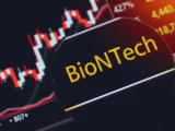 BioNTech Aktie Chart mit aktuellem Kurs und Logo des Biotech-Unternehmens