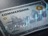 Commerzbank-Zentrale in Frankfurt am Main mit Fokus auf die Entwicklung der Commerzbank-Aktie