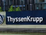 Thyssenkrupp-Werk in Duisburg während der Stahlproduktion, während der Konzern auf einen möglichen Milliardenauftrag aus Kanada und wichtige Umbauentscheidungen wartet