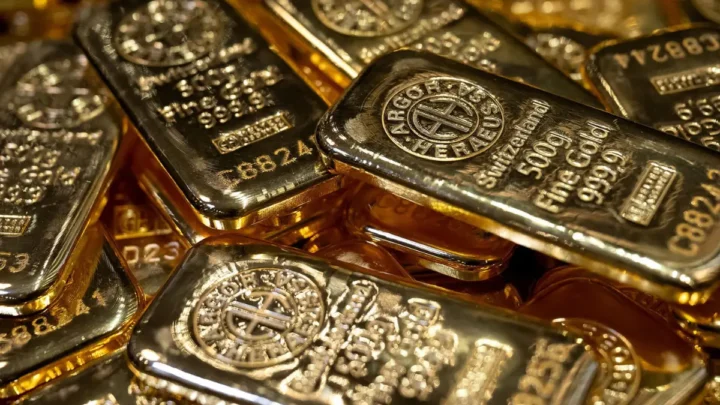 Goldpreis stürzt um über 2 Prozent: Warum das Edelmetall heute stark unter Druck gerät
