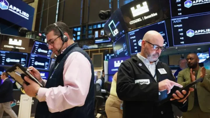 Dow Jones fällt unter 50.500 Punkte: Warum der US-Leitindex heute schwächelt