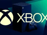 Microsoft-Logo mit Xbox und Aktienchart im Technologieumfeld.
