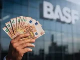 BASF-Unternehmenszentrale mit eingeblendeter Entwicklung