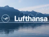 Passagiere am Check-in Schalter der Lufthansa