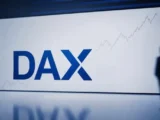 Finanzmarktübersicht mit fallendem DAX