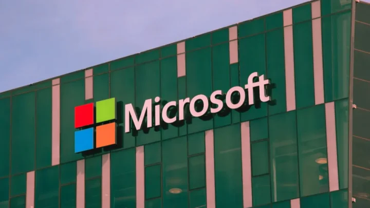 Microsoft-Aktie unter Druck: Stifel senkt Kursziel auf 400 Dollar – Margensorgen oder Kaufchance?