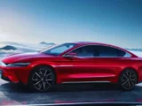 BYD Elektroauto auf einer Messe als Symbol für Wachstum