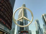 Daimler Aktie gewinnt an Dynamik durch Milliardenauftrag und stabile Finanzlage.