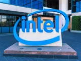 Intel-Aktie steigt 2026 auf Rekordhoch und profitiert vom globalen KI- und Halbleiterboom.