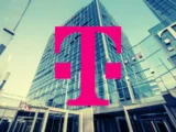 Deutsche Telekom Aktie im Fokus: Aktienrückkauf und T-Mobile-US-Fusionsgerüchte beeinflussen den Kurs.