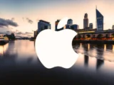 Apple Aktie mit Kursanstieg vor Allzeithoch nach neuen iPhone-Produktionsplänen und Falt-iPhone-Gerüchten.