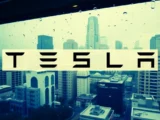 Tesla-Fahrzeuge vor einer Gigafactory – Rekordauslieferungen im zweiten Quartal 2026 sorgen für neue Dynamik bei der Tesla-Aktie.