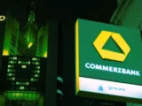 Commerzbank-Zentrale in Frankfurt während des Übernahmekampfs mit UniCredit und Fokus auf das Firmenkundengeschäft.