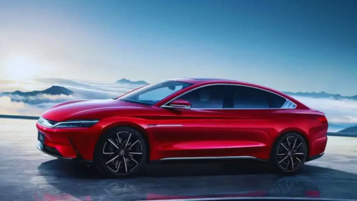 BYD Aktie zeigt erste Erholungszeichen: Lohnt sich der Einstieg bei der chinesischen E-Auto-Aktie jetzt? Aktueller Kurs und Ausblick