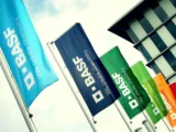 Industrieanlage von BASF – Chemiekonzern setzt auf Effizienz, Innovation und stabile Dividenden.