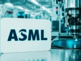 ASML-Halbleiteranlage als Symbol für die Analyse der ASML-Aktie und ihre Rolle in der globalen Chipindustrie.